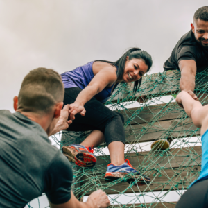 participants-in-obstacle-course-climbing-net